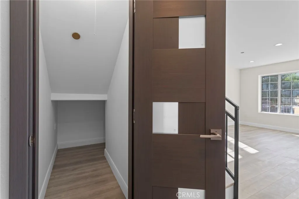 14957 Victory 101, Van Nuys, California 91411 home-pic-17